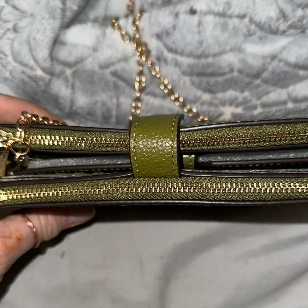 NWT Michael Kors Olive Green Wristlet holds phone two zip gold chain cute - Picture 4 of 13